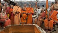 Rani Usha Devi, Jodhpur, Adhyaksha of Samvit Dham,  participating in the Purnahuti